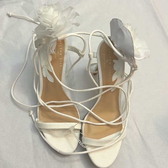 Gianni Bini x Caelynn Bell Papillon Fabric Flower Ankle Wrap Strappy Sandals - Picture 7 of 11